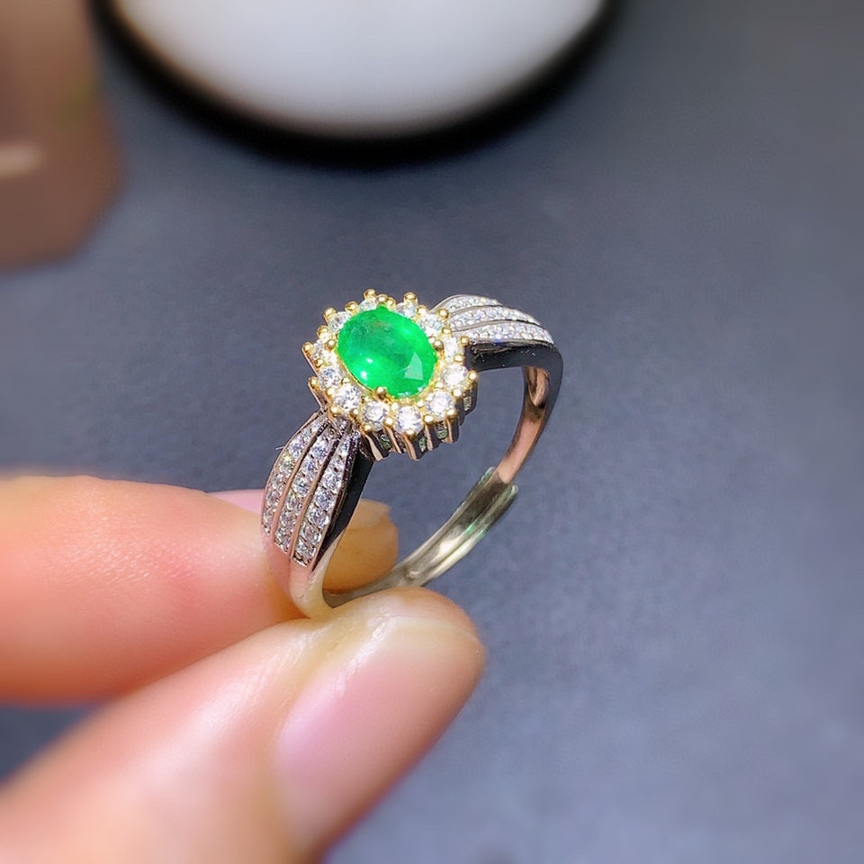 Natural Emerald Ring With Elegant Femininity