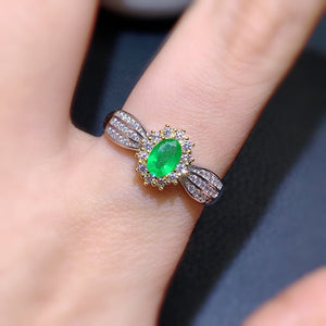 Natural Emerald Ring With Elegant Femininity